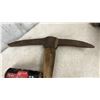 Image 3 : TASK 12 lb. Sledge Hammer and Pickaxe