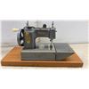 Image 2 : Antique Metal Vulcan Child's Miniature Sewing Machine, Made in England