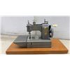 Image 5 : Antique Metal Vulcan Child's Miniature Sewing Machine, Made in England
