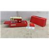 Image 1 : Vintage Little Queen Child's Battery-Operated Sewing Machine, Made in Japan