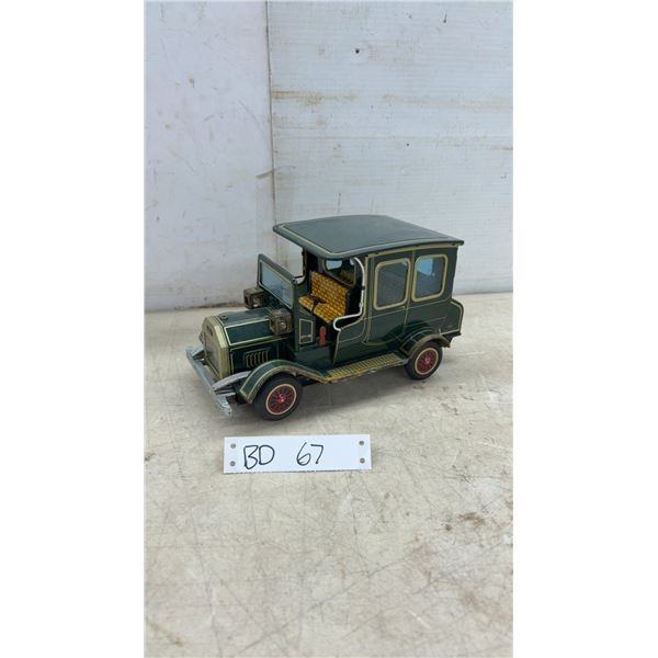 Vintage SH Horikawa Japan Tin Toy Battery Operated Car, Measures 10” Across