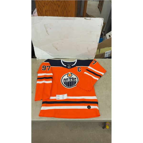 Edmonton Oiler Connor McDavid Adidas Men’s Small Jersey
