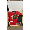 Image 1 : Vintage Calgary Flames Men’s small Reebok Jersey Autographed by Elias Lindholm