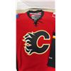 Image 3 : Vintage Calgary Flames Men’s small Reebok Jersey Autographed by Elias Lindholm