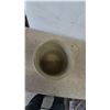 Image 4 : Vintage 3-Gallon Stoneware Crock with Leaf Motif