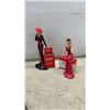 Image 14 : Coca-Cola Collectibles, Polar Bear Figurines, Bottles, Vending Machines, Plates, Ladies