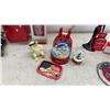 Image 5 : Coca-Cola Collectibles, Polar Bear Figurines, Bottles, Vending Machines, Plates, Ladies