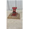 Image 5 : Red Bench 3.5” Vise with Swivel Base, Mounted on Wooden Block