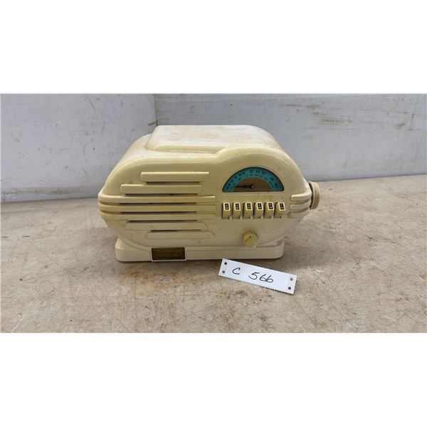 Thomas CR-3TH Collector's Edition AM/FM Radio, Cream, Retro-Styled, 10W