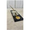 Image 4 : Lamborghini Countach Crystal Model Desk Pen Holder Set on Black Base with 2 Gold Pen Holder