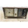 Image 2 : Juliette Solid State 10 Transistor AM/FM Clock Radio and Zenith AM/FM Dual-Dial Clock Radio