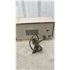 Image 8 : Juliette Solid State 10 Transistor AM/FM Clock Radio and Zenith AM/FM Dual-Dial Clock Radio