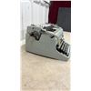 Image 5 : Underwood Five Manual Typewriter, Made in Canada