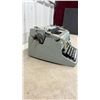 Image 6 : Underwood Five Manual Typewriter, Made in Canada