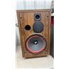 Image 6 : Pair of Vintage Cerwin-Vega D-5 Stereo Speakers with Wood Grain Cabinets