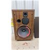 Image 8 : Pair of Vintage Cerwin-Vega D-5 Stereo Speakers with Wood Grain Cabinets