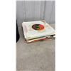 Image 8 : Large Collection of 45 RPM Vinyl Records Including Carly Simon, Heart, Bangles