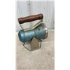 Image 11 : 2 Battery-operated railroad and flagging lanterns, camping table lantern and spotlight/flashlight