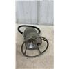 Image 7 : 2 Battery-operated railroad and flagging lanterns, camping table lantern and spotlight/flashlight