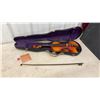 Image 6 : Vintage Violin in Case with Bow and Music Books