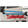 Image 4 : Slot Car Track Set with Track Pieces, Controllers, Power Track