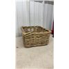Image 3 : 6 Hockey Books with Wicker Basket