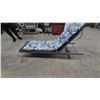 Image 2 : Adjustable Outdoor Chaise Lounge with Tropical Leaf Print Cushion