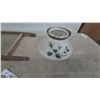 Image 4 : Glass Queen Wash Board and Hand-Painted Glass Lamp Shade