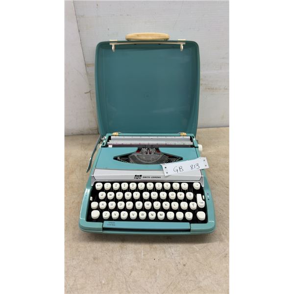SCM Smith-Corona Corsair Deluxe Portable Manual Typewriter, Teal, Late 1960s, with Case