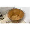 Image 8 : Borden's Instant Powdered Skim Milk and Vintage Tins, Maxwell House Coffee, Blue Ribbon Baking