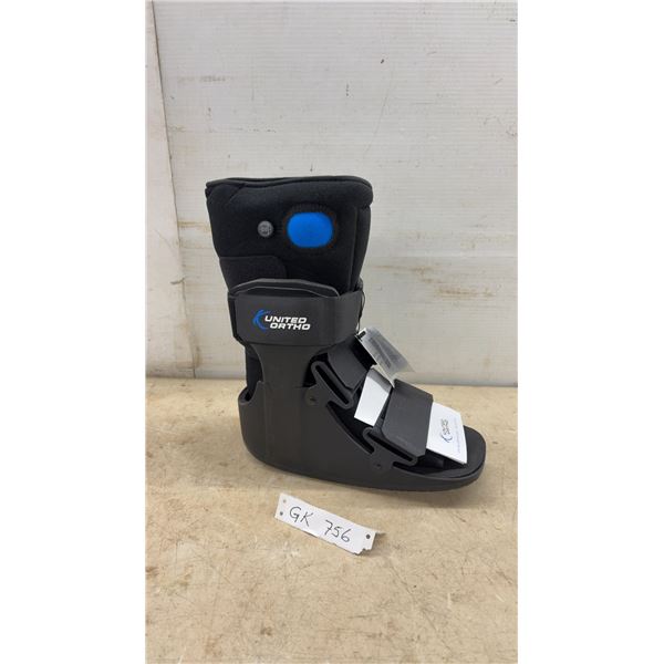 Ortho Air Walker Orthopedic Boot, New with Tags