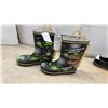 Image 8 : Bauer Vapor X250 Youth Ice Hockey Skates, New: Sneakers, and T-Rex Dinosaur Rain Boots