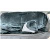 Image 4 : Hooded Weighted Velvet Throw New Or Store Return