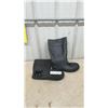 Image 1 : Steel Toe Rubber boots - Size 12 - New or Store Return
