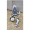 Image 5 : New, Perky-Pet 210B 16 Oz. Red Hummingbird Feeder and White Toilet Brush Set