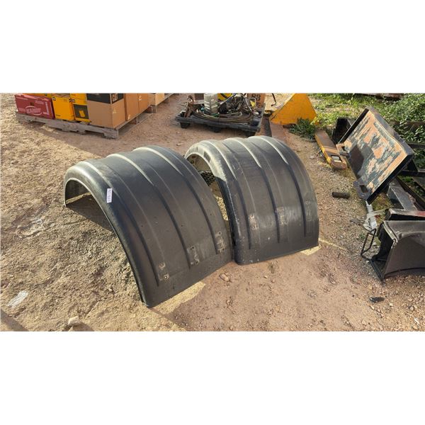 Pair of Black Poly Tandem Axle Full Fenders for Semi-Trailer
