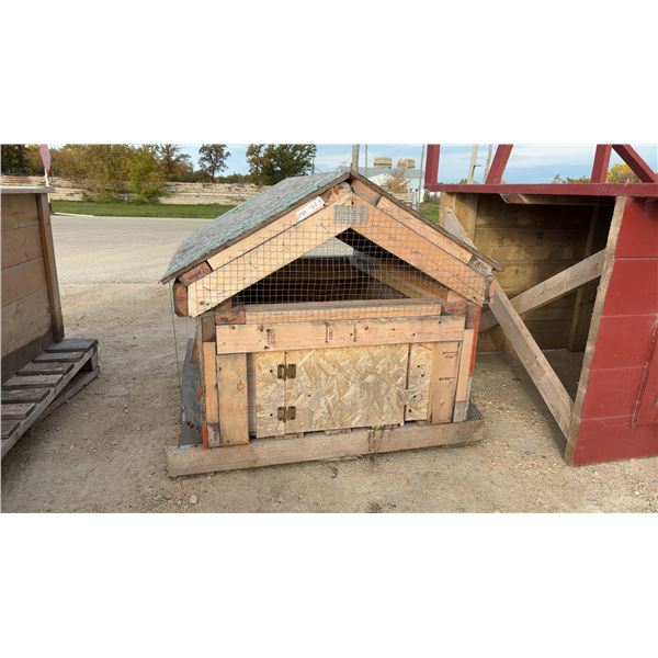 Chicken Coop, Partially Insulated 33 × 42 × 48”