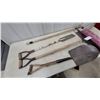 Image 4 : Vintage Garden Tool Lot: D-Handle Shovels, Long-Handle Spade, Spud Bar, and Red Snow Scoop