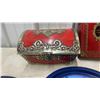 Image 5 : Decorative Tins and Trays: Red "Gourmets Delight" Book Tin, Red Chest Tin and Green Floral Tin