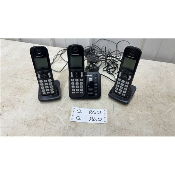 Panasonic KX-TGC220C Cordless Phone System: 3 Handsets, 3 Chargers, and Power Adapters