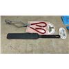 Image 4 : 21 New Serrated Knives, Opal Spatula, and Metal Tongs