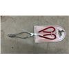 Image 2 : 21 Serrated Knives and Set of Tongs