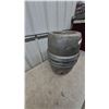 Image 3 : Vintage 1935 15-Gallon Metal Beer Keg with Blue Bands