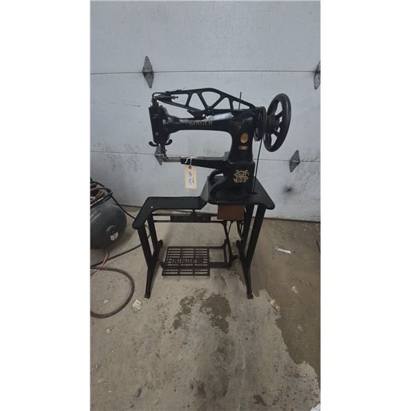 Vintage Singer 29-4 Patcher Industrial Leather. Coddler Sewing Machine on Cast Iron Treadle Stand