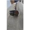 Image 2 : Vintage Golf Club Set: 2 Wood Drivers, 3 Iron Clubs