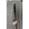 Image 5 : Vintage Golf Club Set: 2 Wood Drivers, 3 Iron Clubs