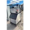 Image 1 : Manitowoc Ice Machine and dolly, Digital Controls, Stainless Steel Finish (Not Tested)