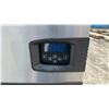 Image 3 : Manitowoc Ice Machine and dolly, Digital Controls, Stainless Steel Finish (Not Tested)