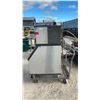 Image 5 : Manitowoc Ice Machine and dolly, Digital Controls, Stainless Steel Finish (Not Tested)