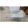 Image 2 : Wheelbarrow needs air